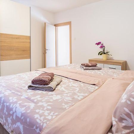 Apartmani Jolly Porec: Blizu Centra I Mora Экстерьер фото
